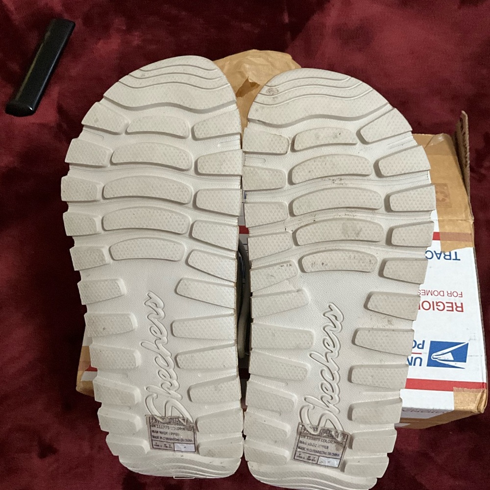 Skechers Arch Fit Crocs-Like Sandals - Picture 13 of 15